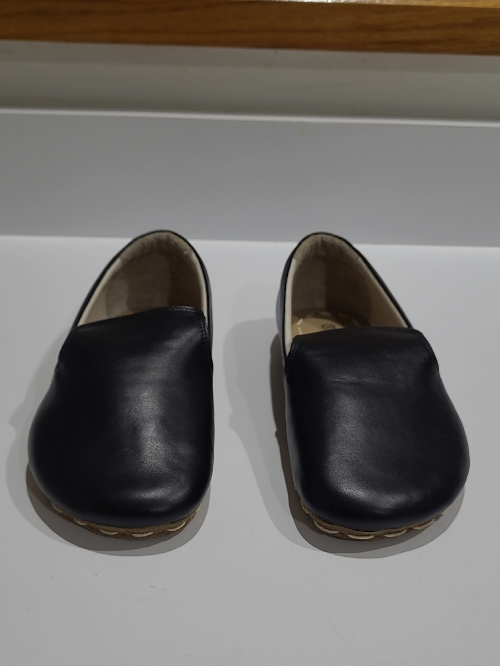 Earthing Harmony Barefoot Grounding Black Slip-On Leather Comfort Shoes - Size 6